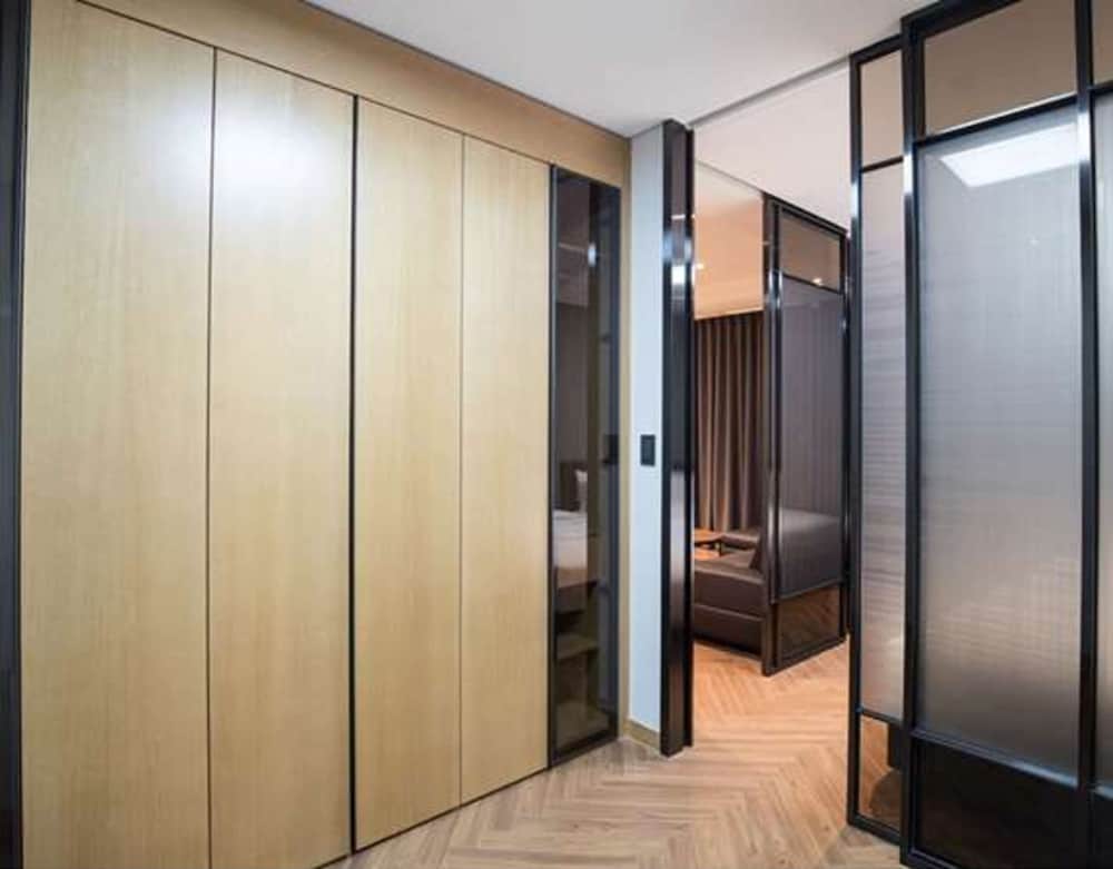 Royal Suite, Lake View (Partial Ocean+Lake View) - Photo 4