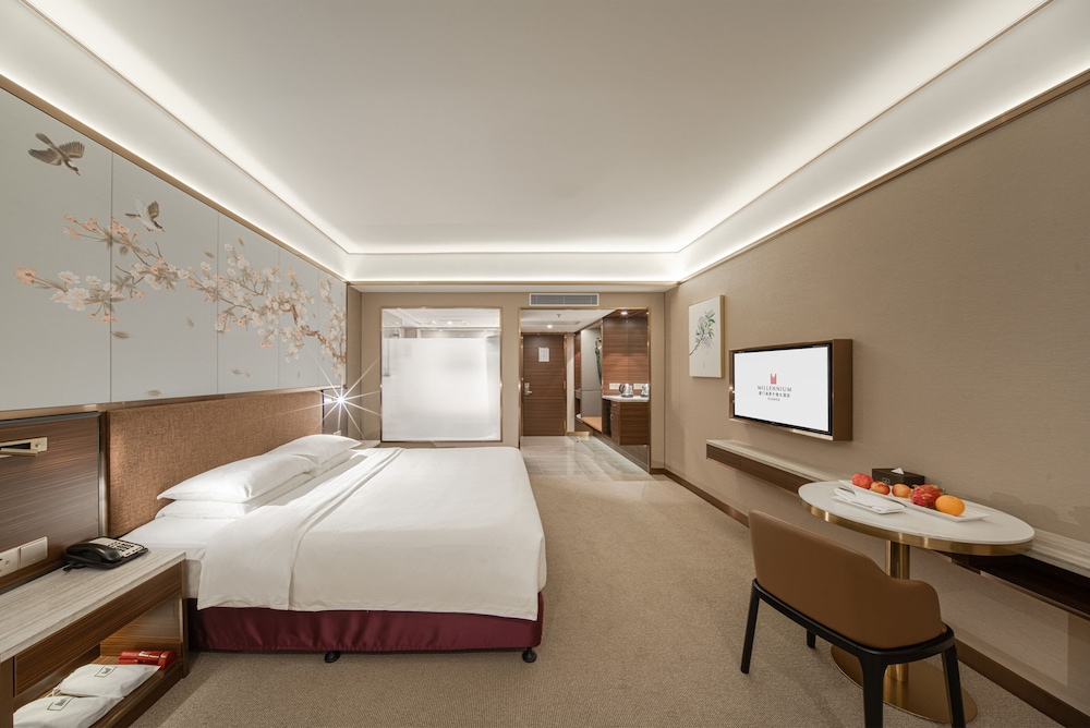 Premier Deluxe King Bed Room - Photo 5