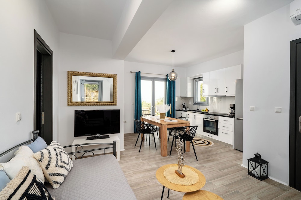 Honeymoon Villa, Sea View