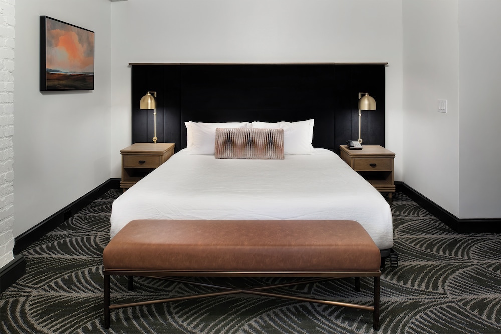 Superior Studio, 1 King Bed photo 1