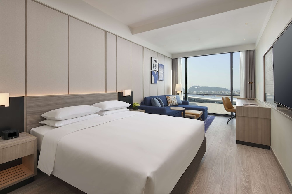 Airport View King Bed (with sofa bed) - Photo 1