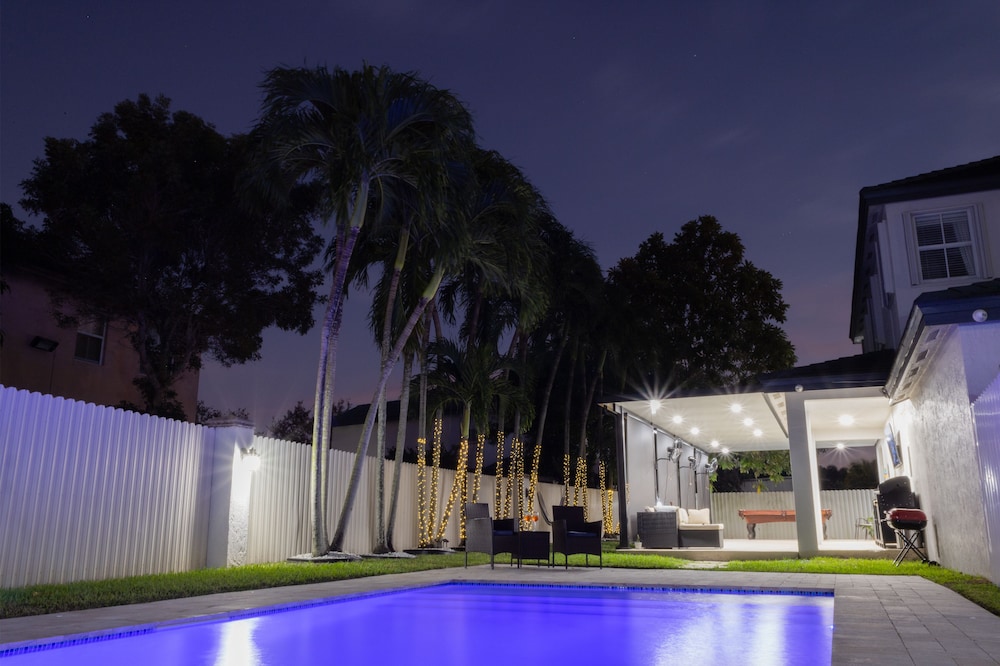Miami Getaway Heated Pool House & Pool Table Villa, Foto 2
