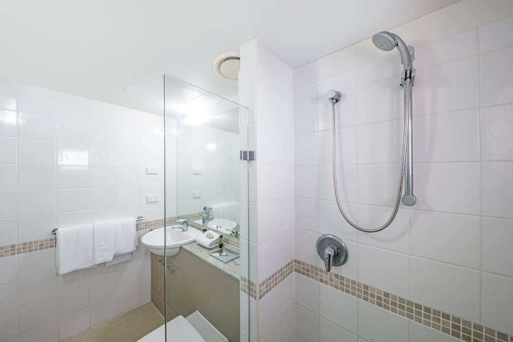 3 Bedroom 3 Bathroom Top Floor Spa Penthouse - Photo 4