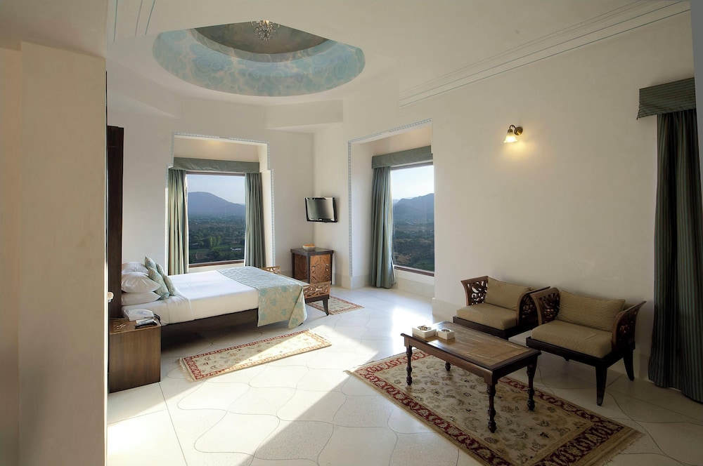 Honeymoon Suite with Jaccuzi photo 2