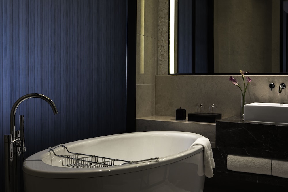 Deluxe Room, 2 Twin Beds, Club Lounge Access (Executive, High Floor) photo 3