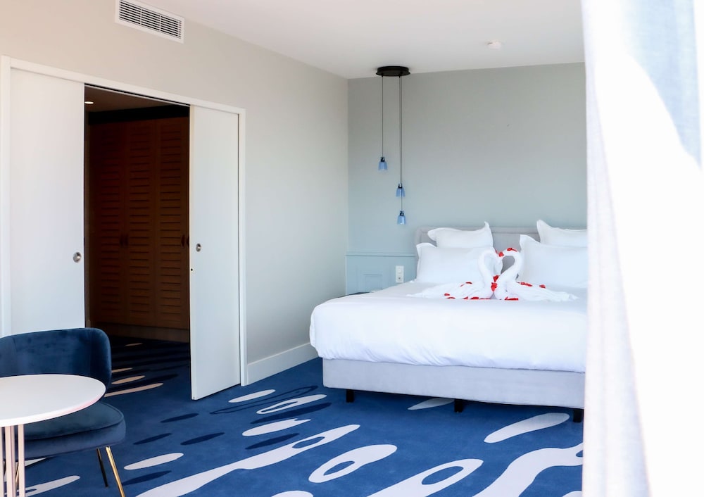 Junior Suite, 1 King Bed, Terrace, Sea View - Photo 2