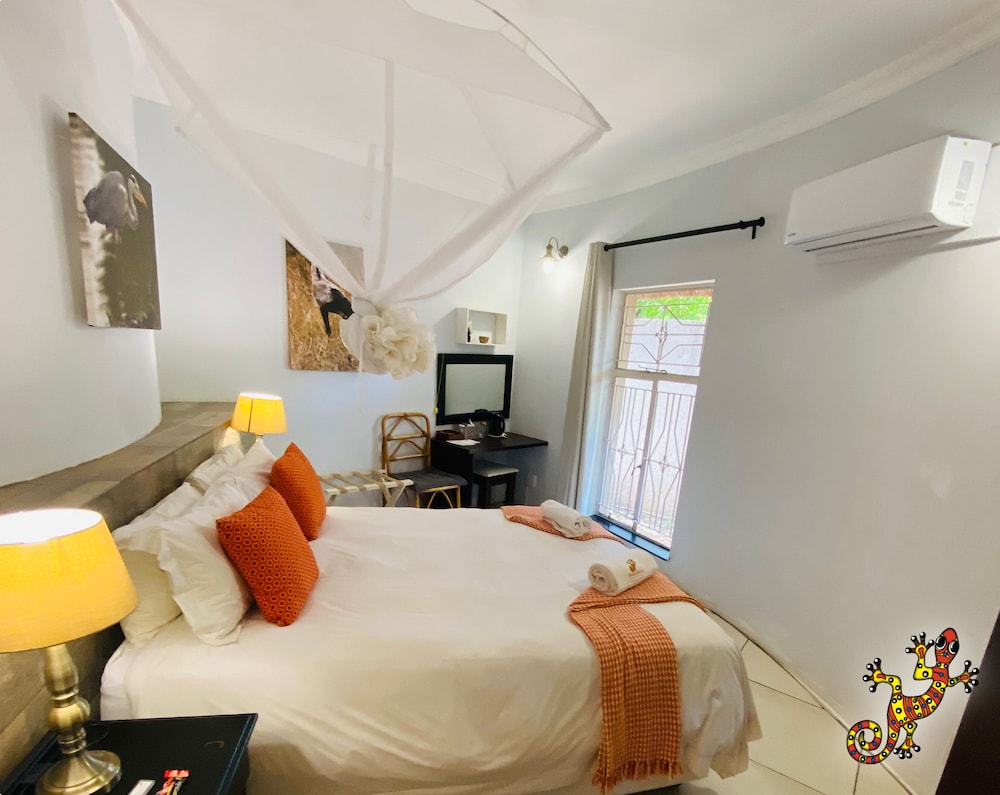 Standard Room, 1 Queen Bed, Ensuite