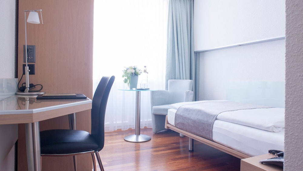 Small Single Room thumbnail 6