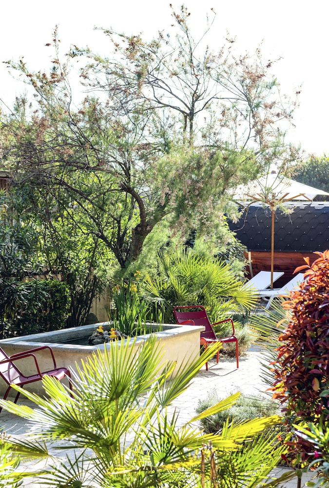 Deluxe Suite, Multiple Beds, Terrace, Garden View