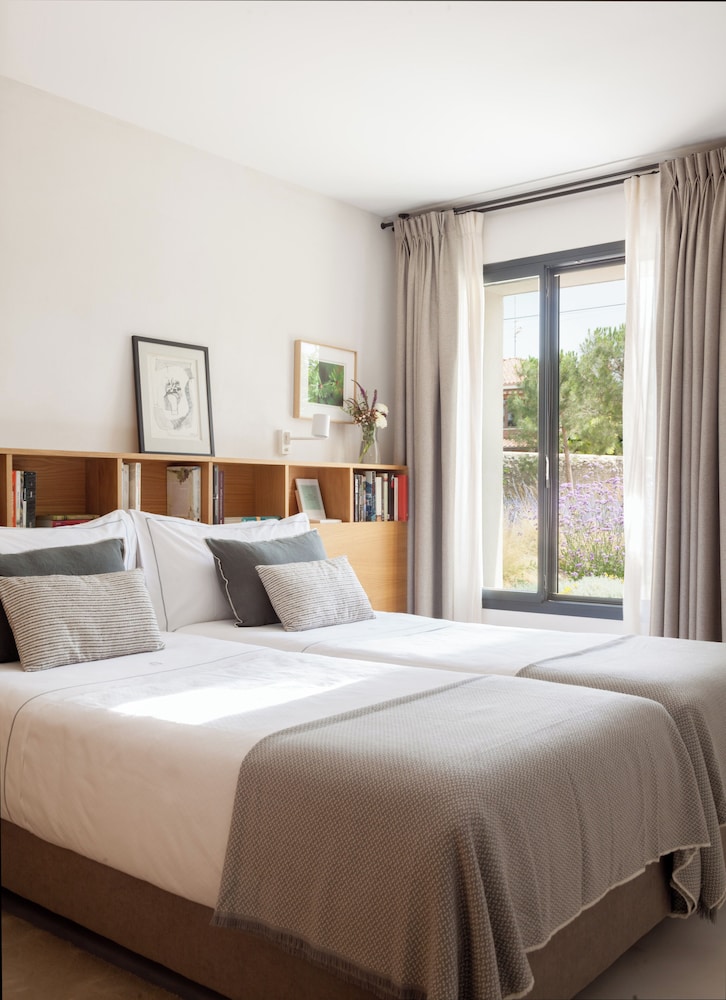 Standard Twin Room - Photo 2