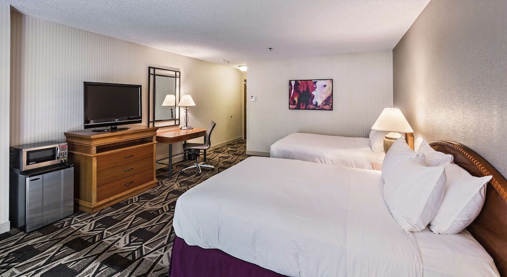 Room, 2 Queen Beds (River Side) - Photo 4