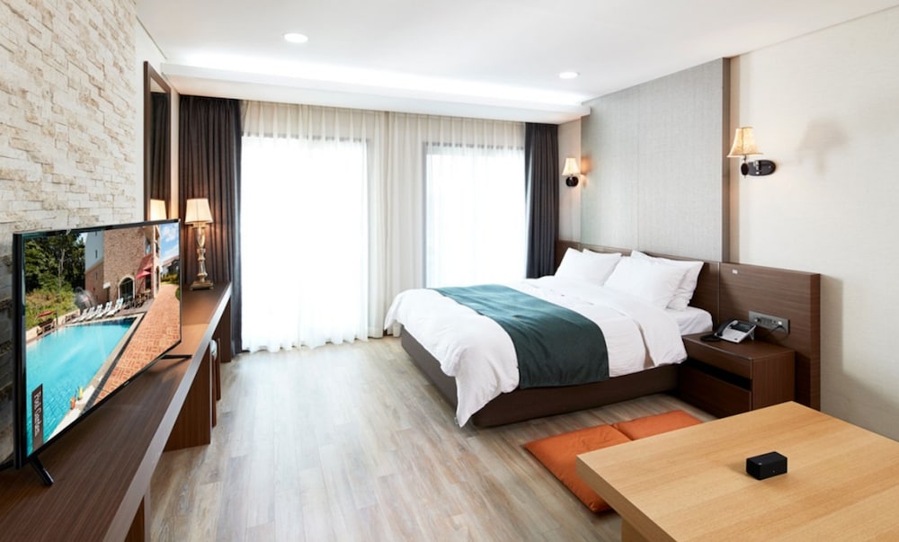[Sweet Romantic Couple PKG]Superior Double(Breakfast for 2,1bottle wine+Late C/O) photo 1