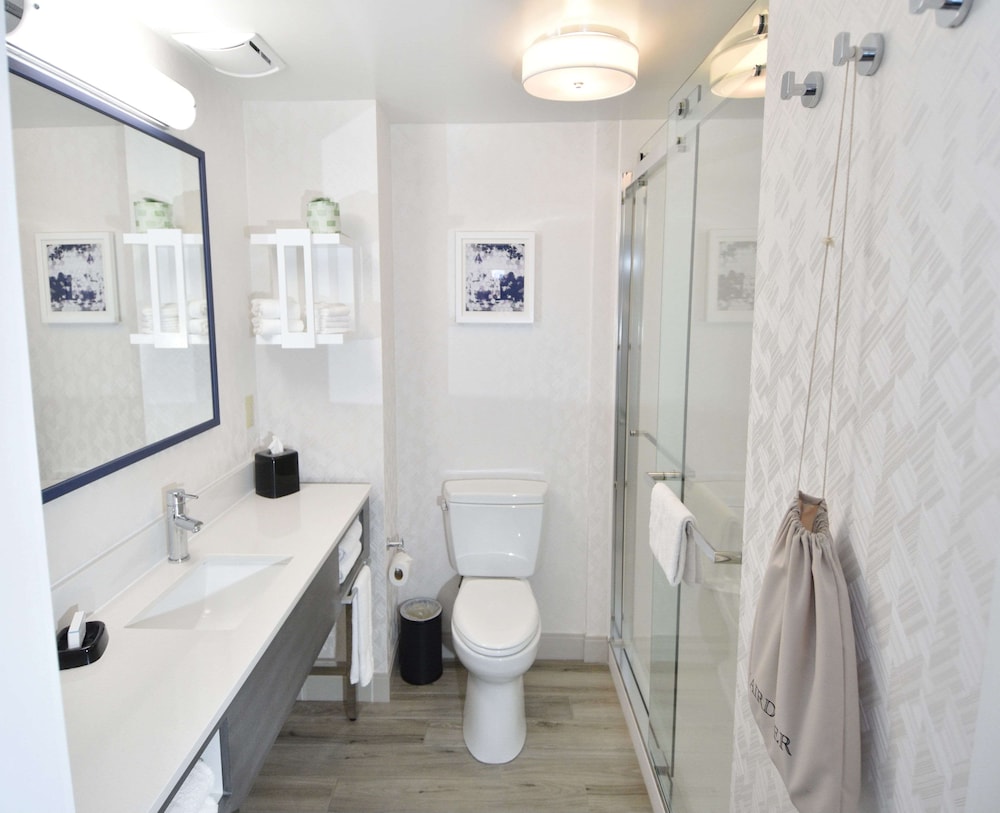 Room, 2 Double Beds, Accessible, Bathtub photo 3