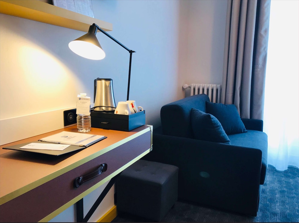Superior Room, 1 King Bed, Non Smoking (Twin bed on request;with Sofabed) - Photo 10