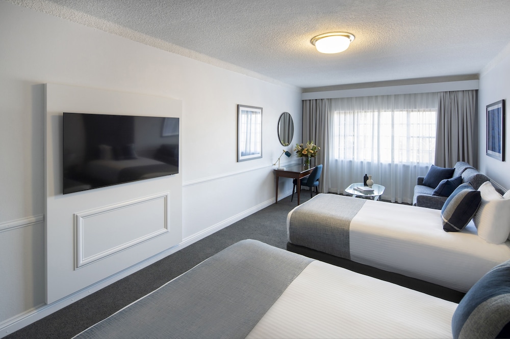 Premium Room, Multiple Beds - Photo 4