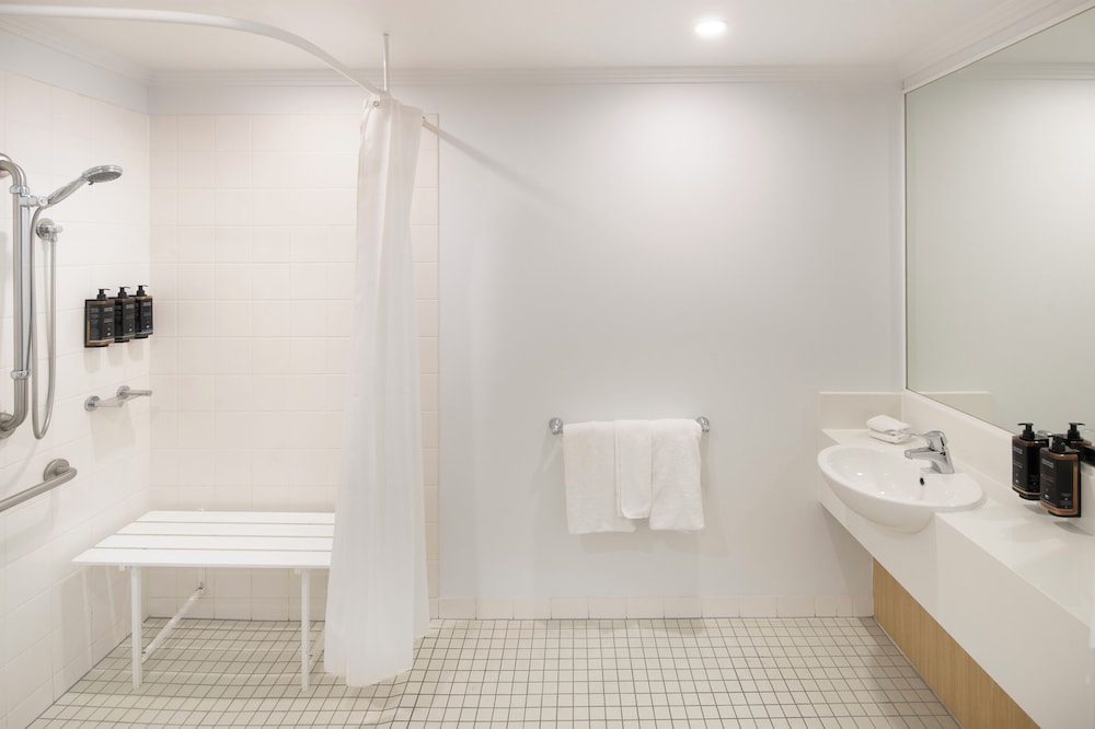 Superior Room, 1 Queen Bed (Accessible) - Photo 6