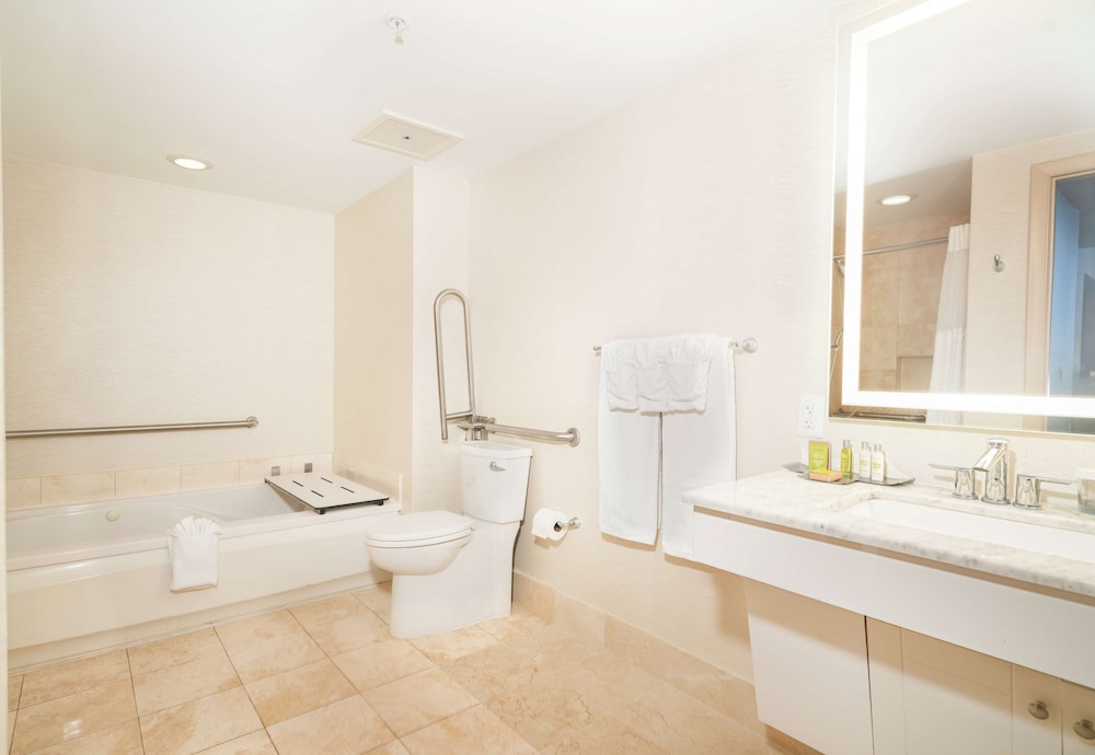 Suite, Multiple Beds, Accessible, Bathtub - Photo 6