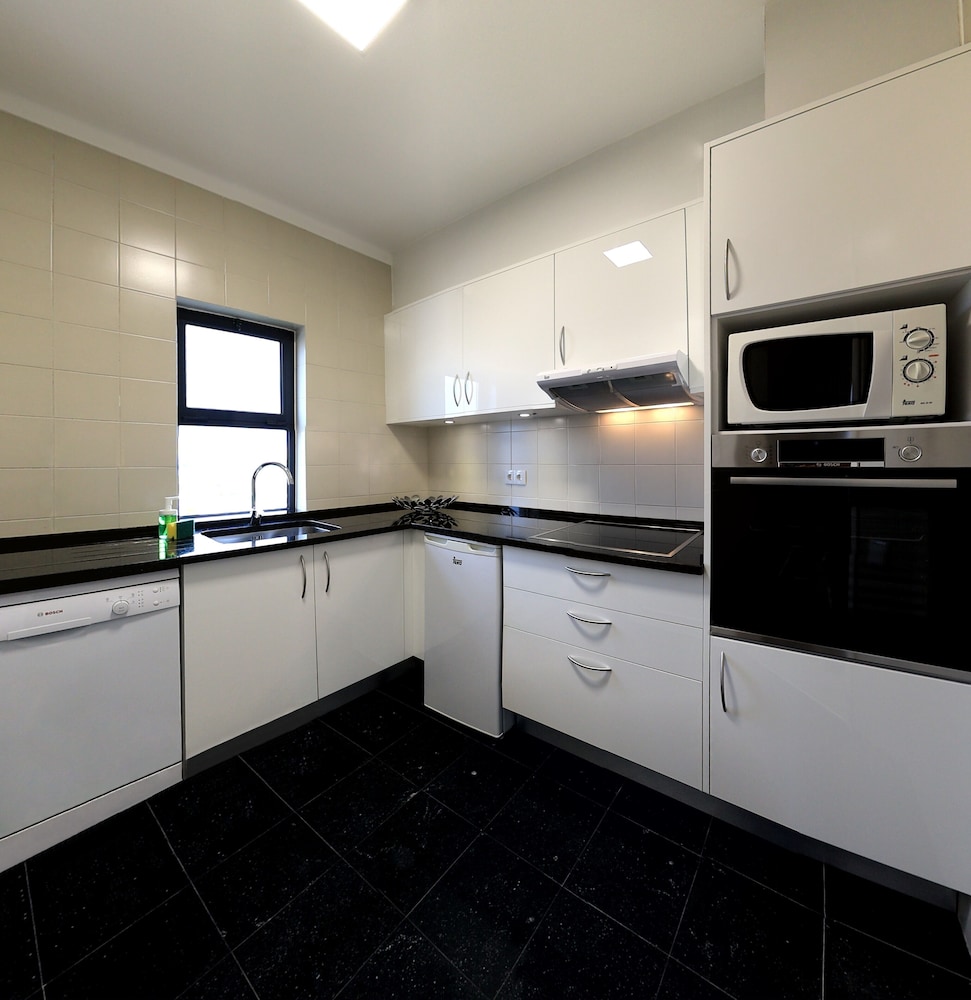 Family Apartment, 2 Bedrooms, Pool View - Photo 8