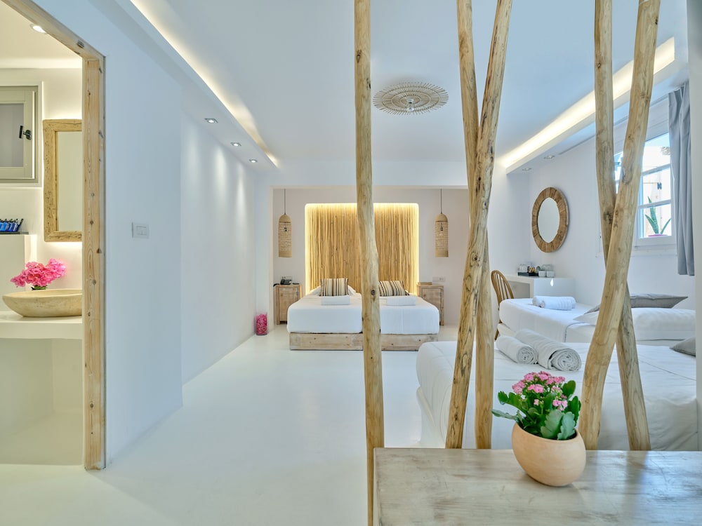 Premium Quadruple Room, Courtyard View - Photo 5