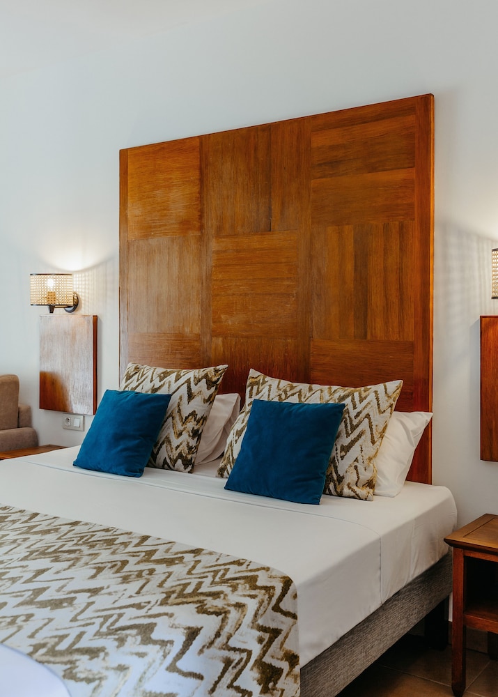 Superior Room, 1 King Bed - Photo 3
