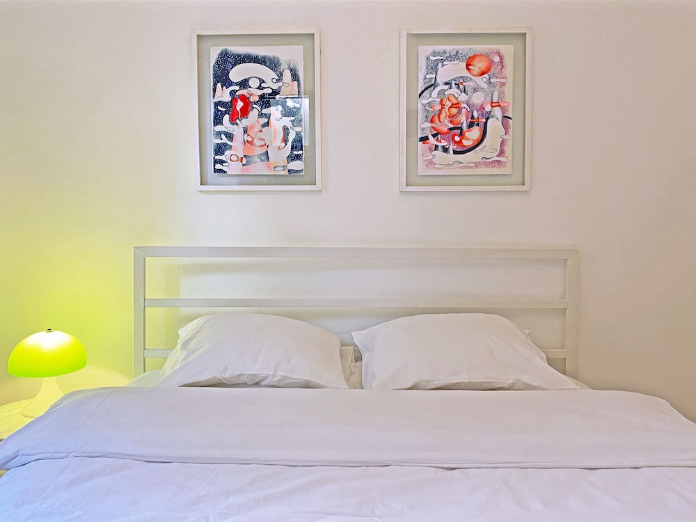 City Room photo 2