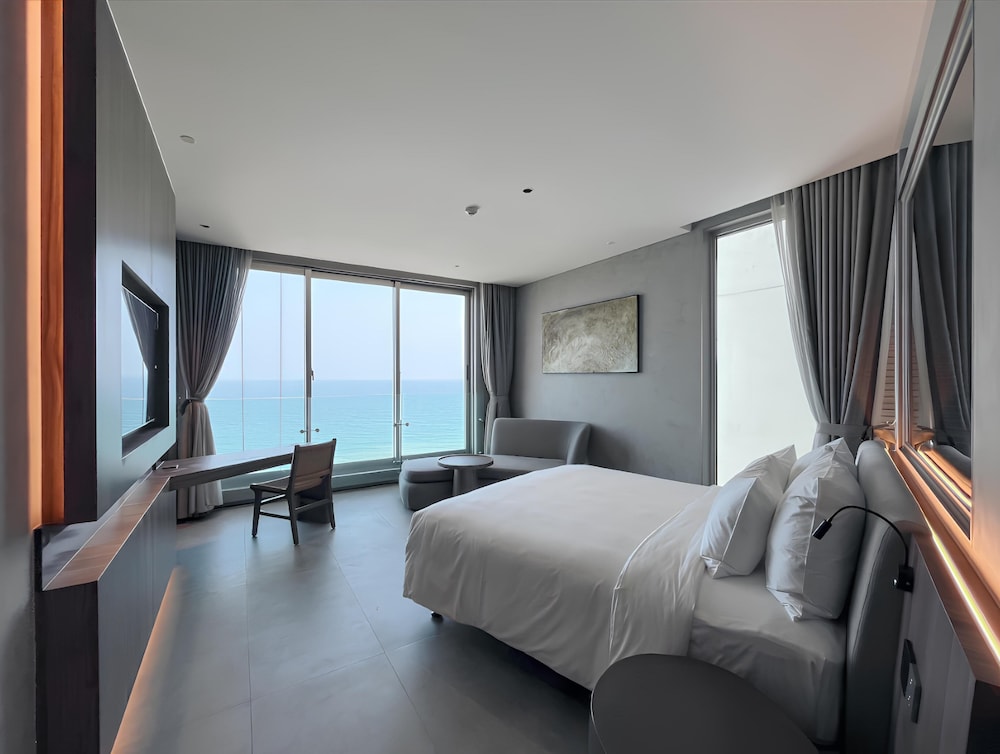 Deluxe Double Room Oceanfront Without Bathtub Free Daily High Tea - Photo 1