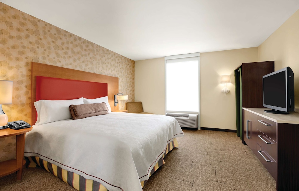 Suite, 1 King Bed, Accessible, Bathtub photo 2
