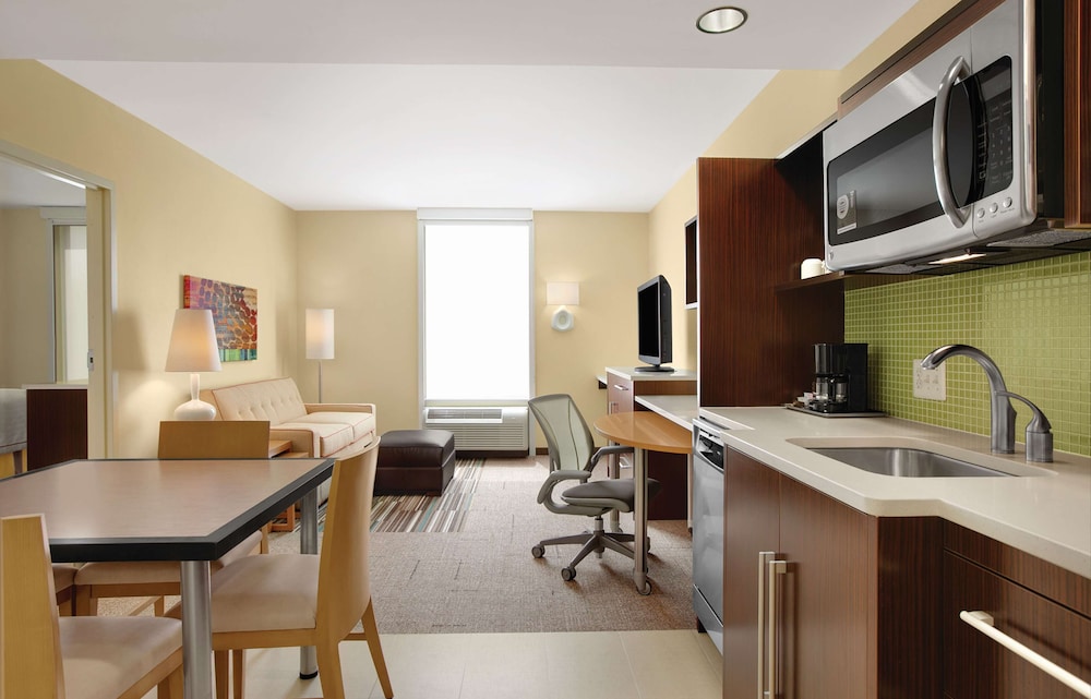 Suite, 1 King Bed, Accessible, Non Smoking (Hearing)