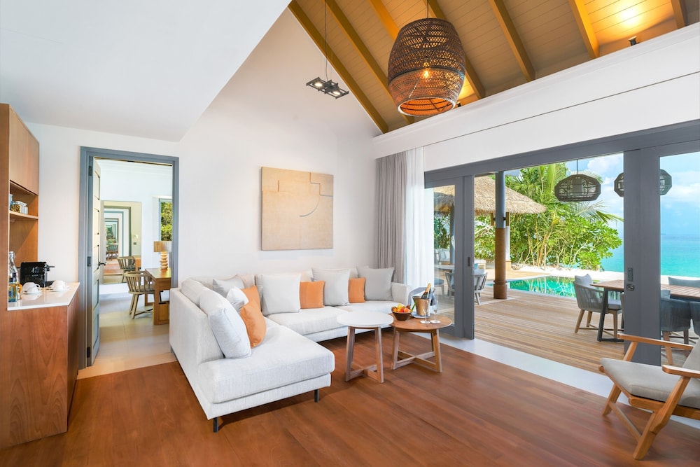 Four Bedroom Beach Pool Residence