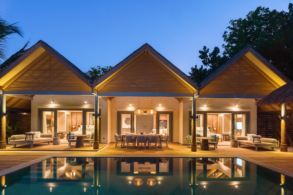 Four Bedroom Beach Pool Residence