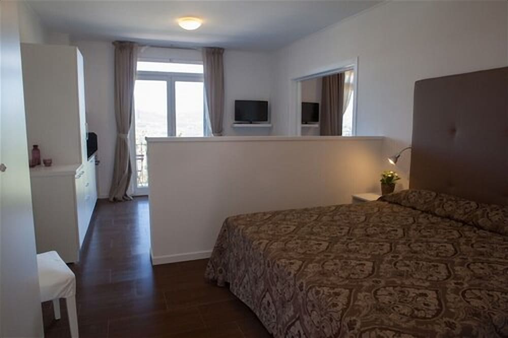 Superior Condo, 2 Bedrooms, 2 Bathrooms, Hill View photo 2