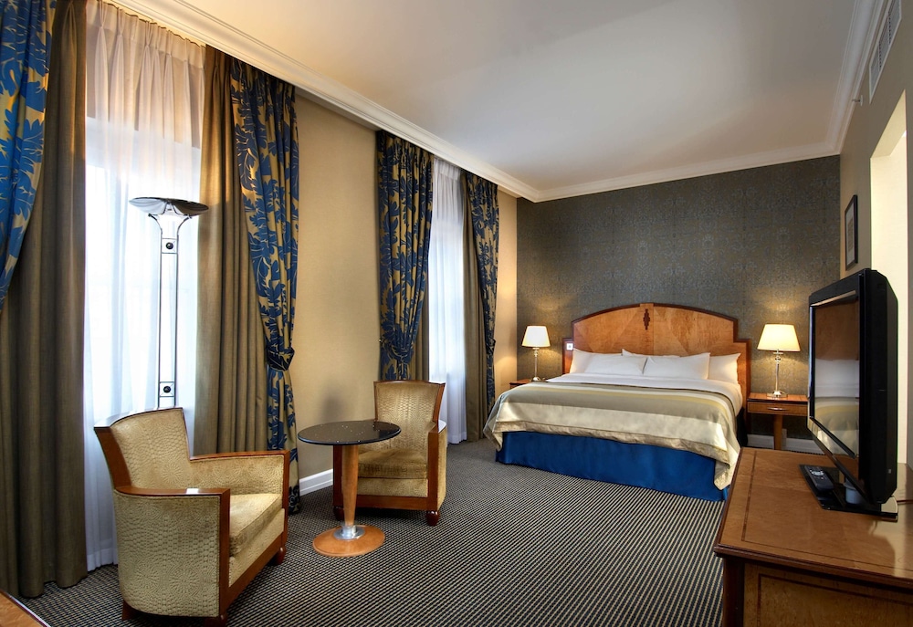 Suite, 1 Queen Bed