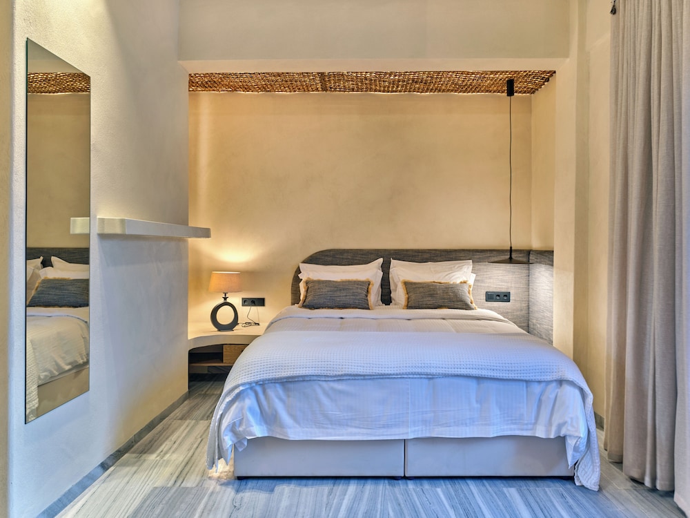 Luxury Triple Room, Patio, Mountain View