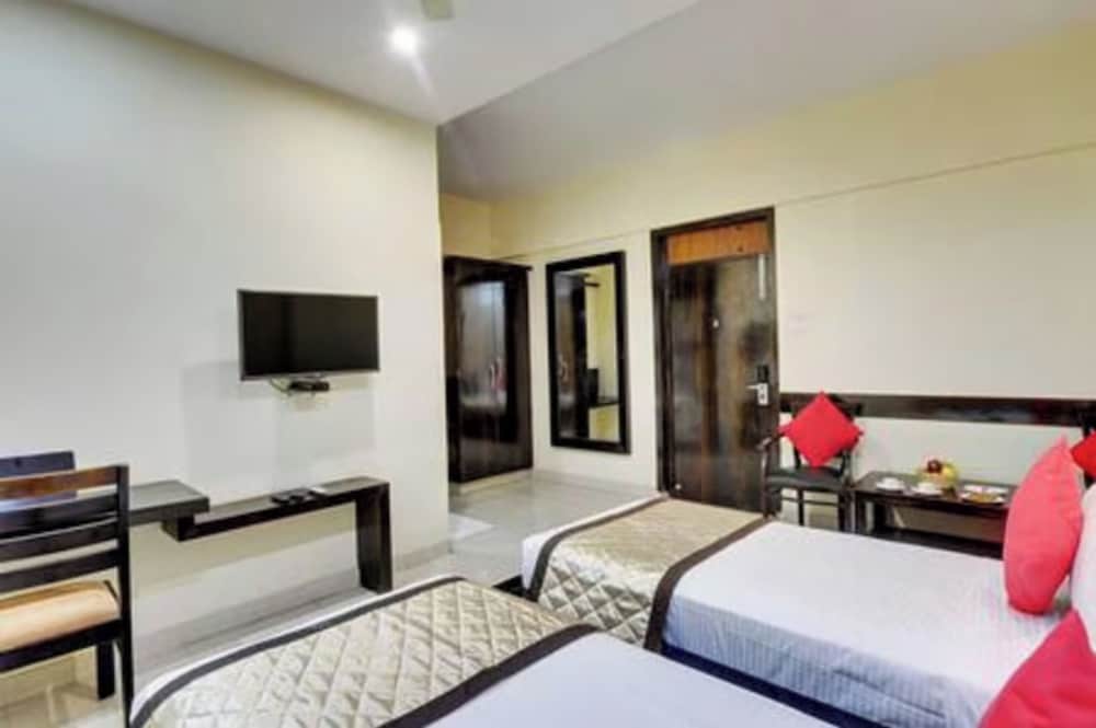 Standard Twin Room - Photo 7