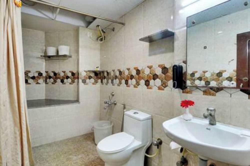 Standard Twin Room - Photo 8