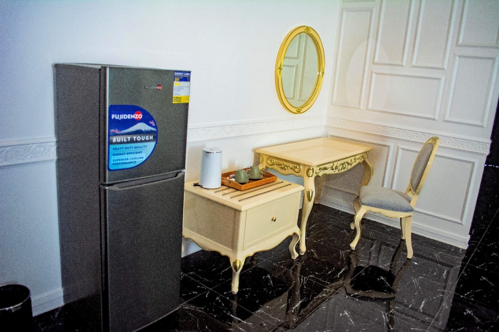 Suite, 1 Bedroom - Photo 12