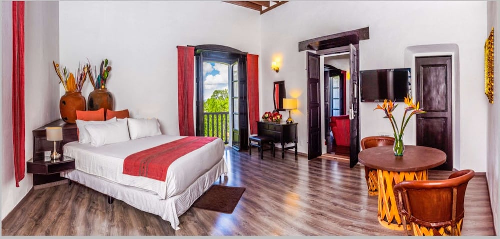 Junior Suite, 1 King Bed, Non Smoking - Photo 1