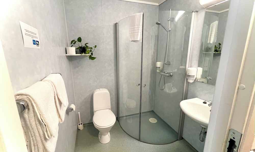 Standard Twin Room - Photo 3