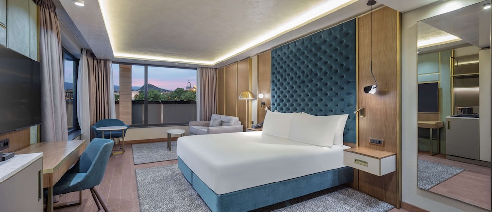 Junior Suite, 1 King Bed - Photo 1