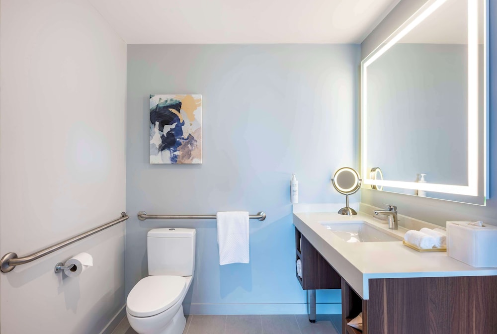 Room, 2 Queen Beds, Accessible (Mobility & Hearing, Roll-in Shower)