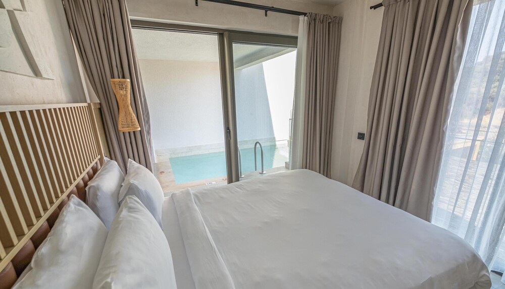 Suite, 2 Bedrooms, Private Pool - Photo 2