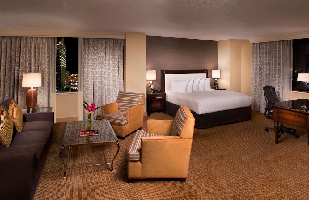 One King Bed Junior Suite, Hearing Accessible - Photo 2