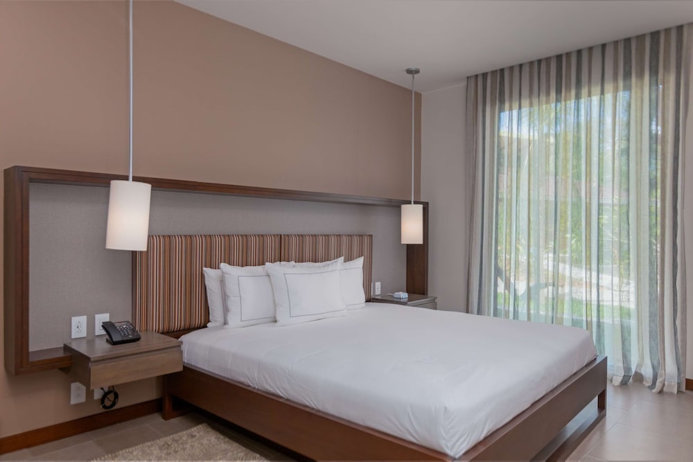 Suite, 3 Bedrooms, Garden View - Photo 1