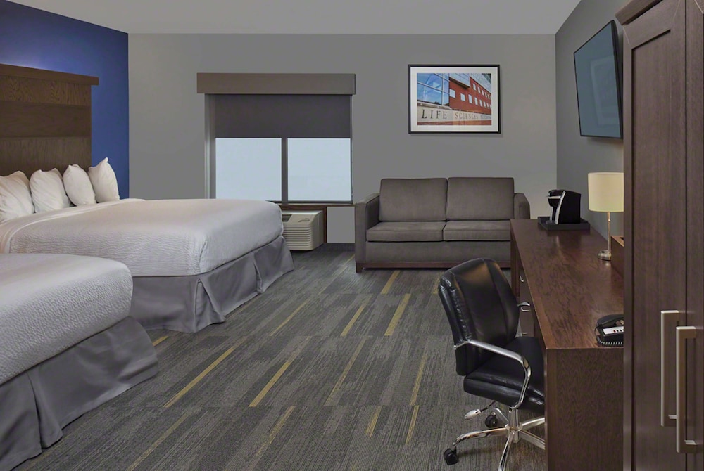 Room, 2 Queen Beds, Bathtub