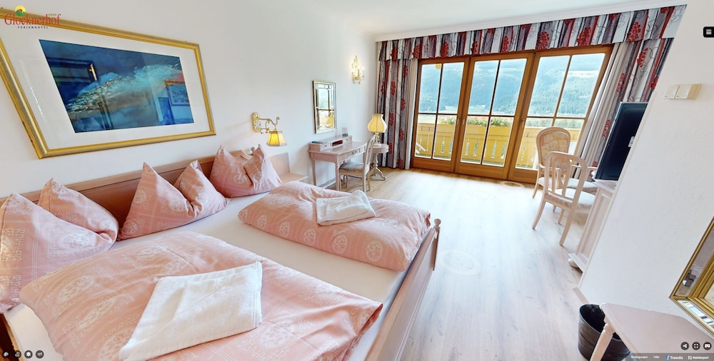 Premium Studio, 1 Bedroom, Bathtub, Valley View photo 3