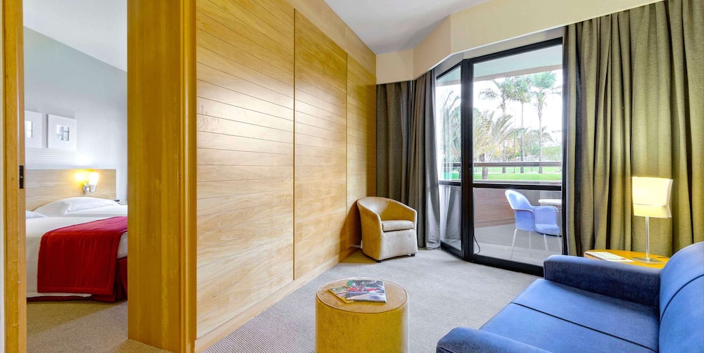 Executive Room, 1 King Bed - Photo 2