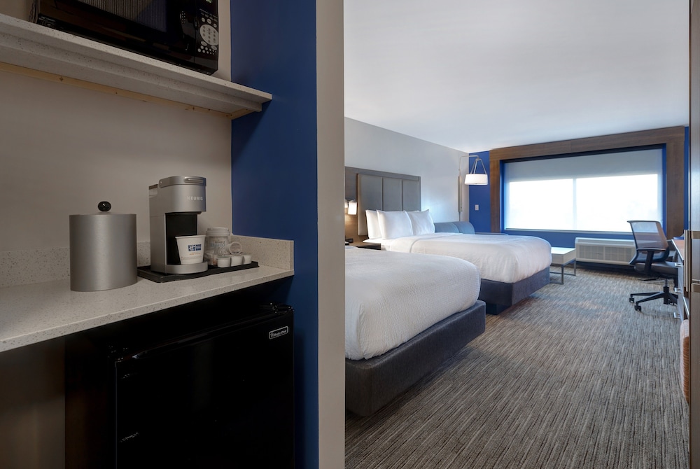 Suite, 2 Queen Beds - Photo 3