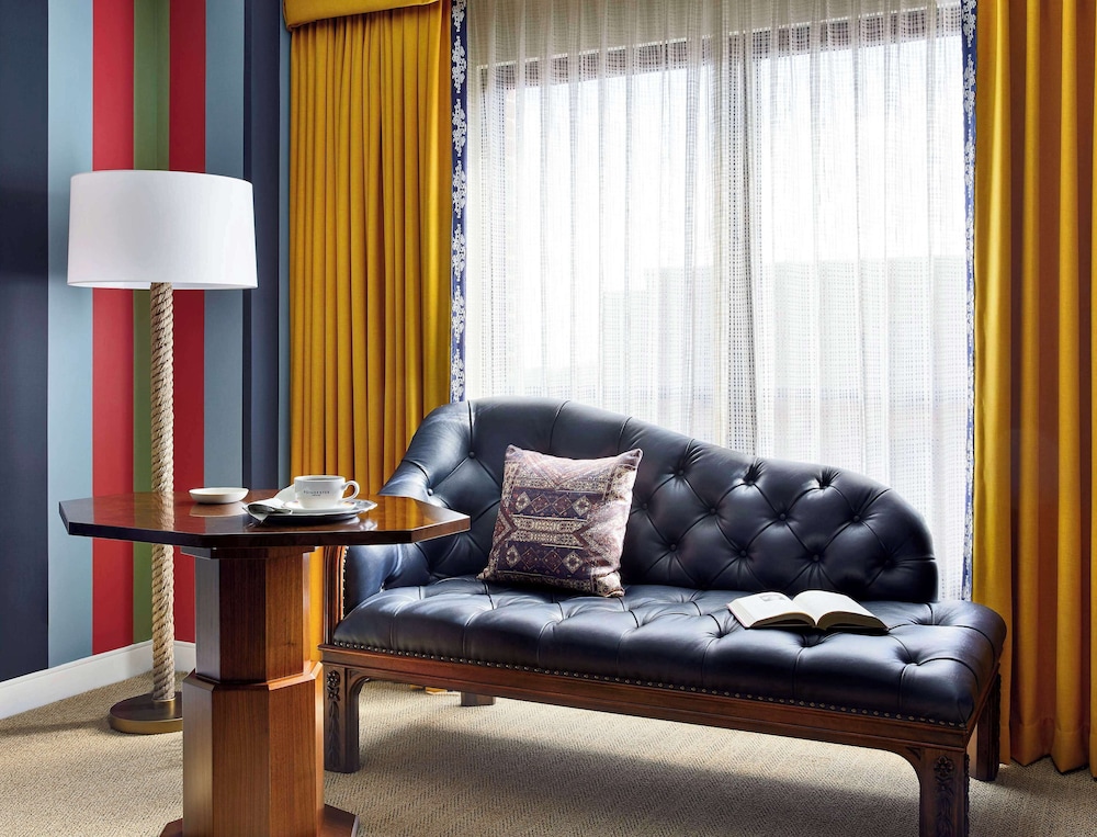 Suite (Commodore Suite) - Photo 14