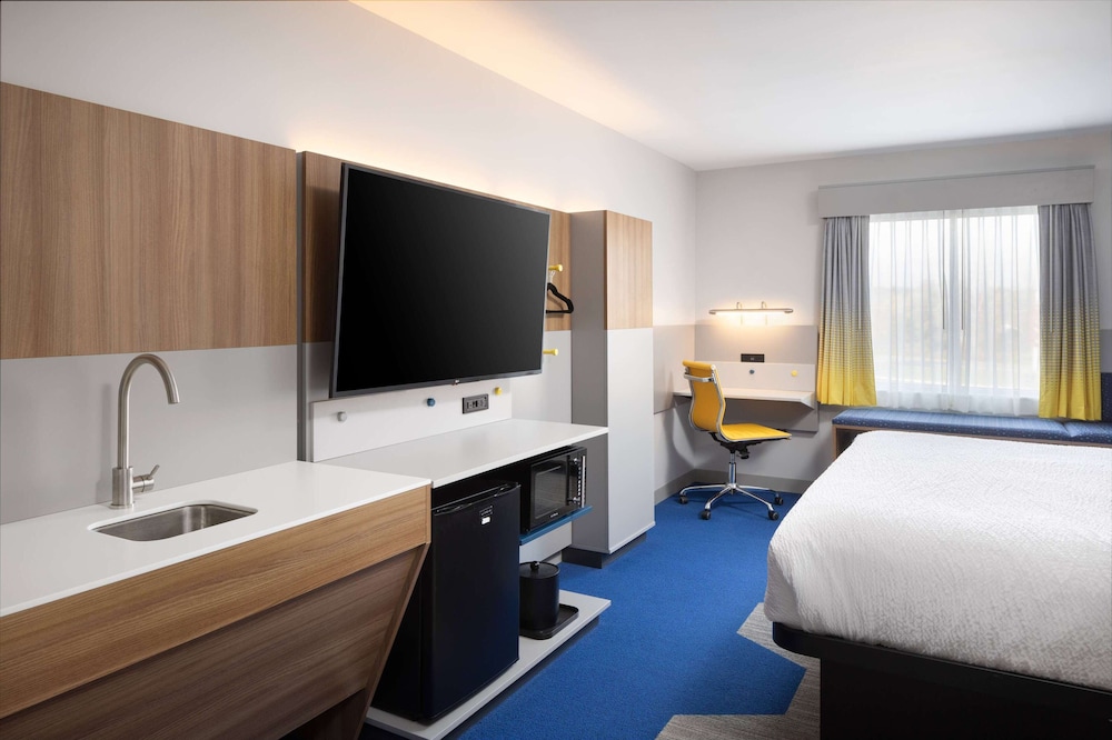 Studio Suite, 1 King Bed, Non Smoking - Photo 7