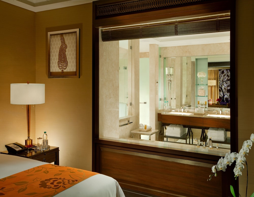 Royal Room, Sea View (Club) - Photo 7